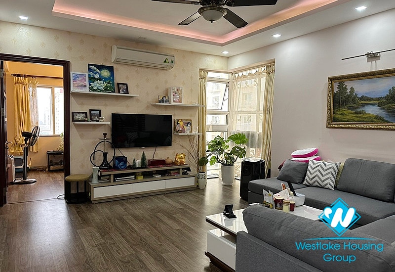Beautiful apartment with 3 bedrooms, fully furnished, high floor with lake view for rent